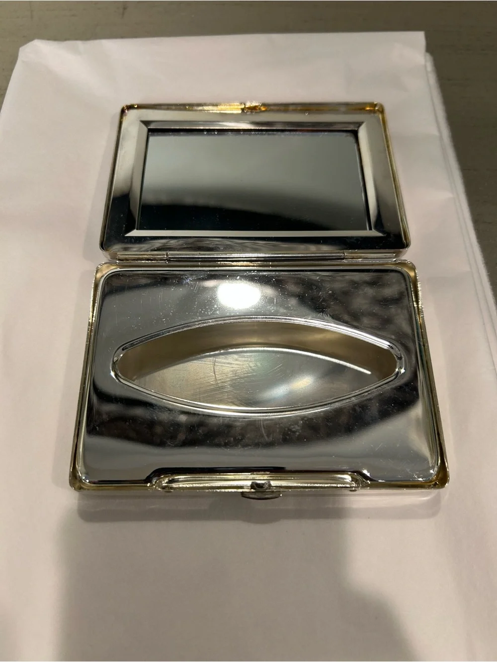 Silver Metal mirror and tissue - Classic Compact .